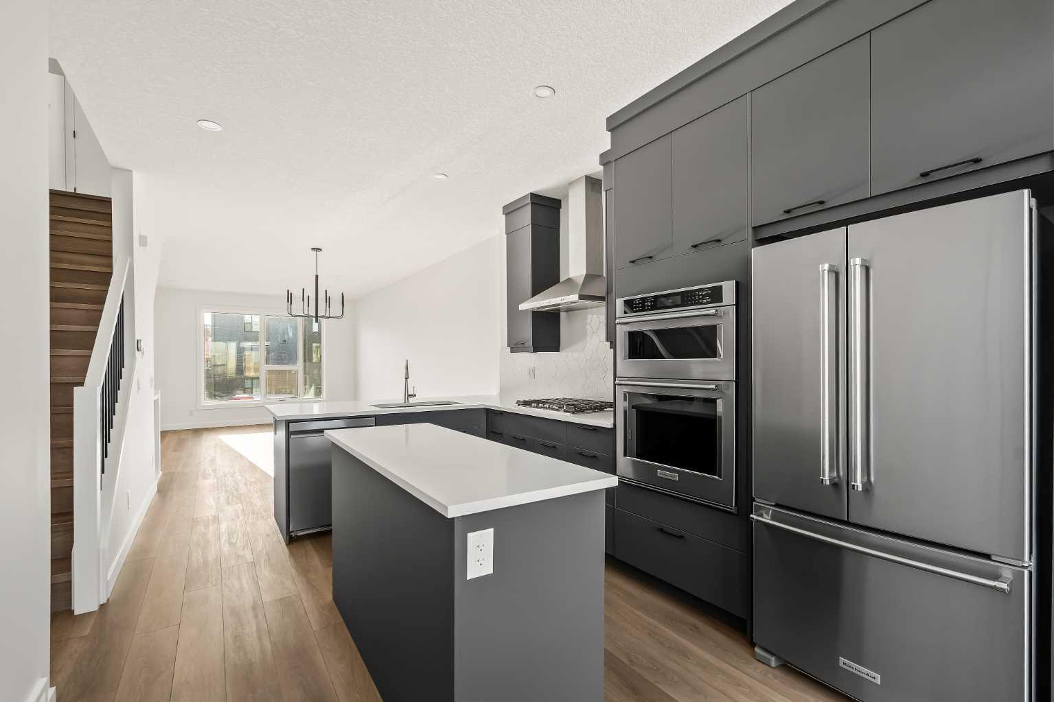 2533 Sovereign Crescent SW