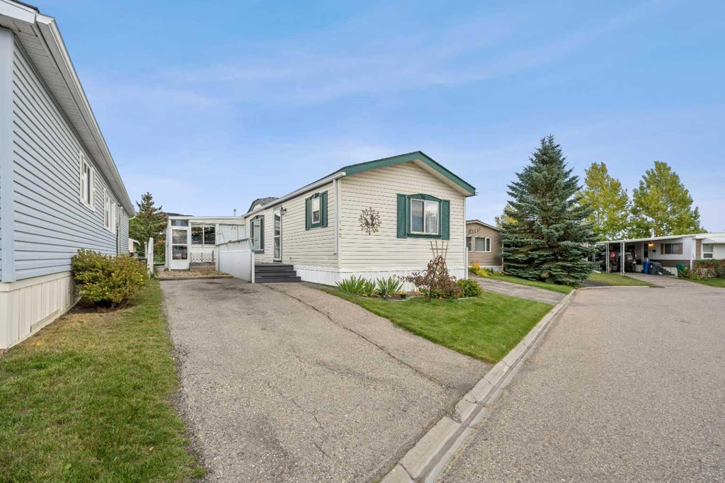 Photo of 99 Arbour Lake Road #142, Calgary, AB T3G 4E4 (MLS # A2348825)