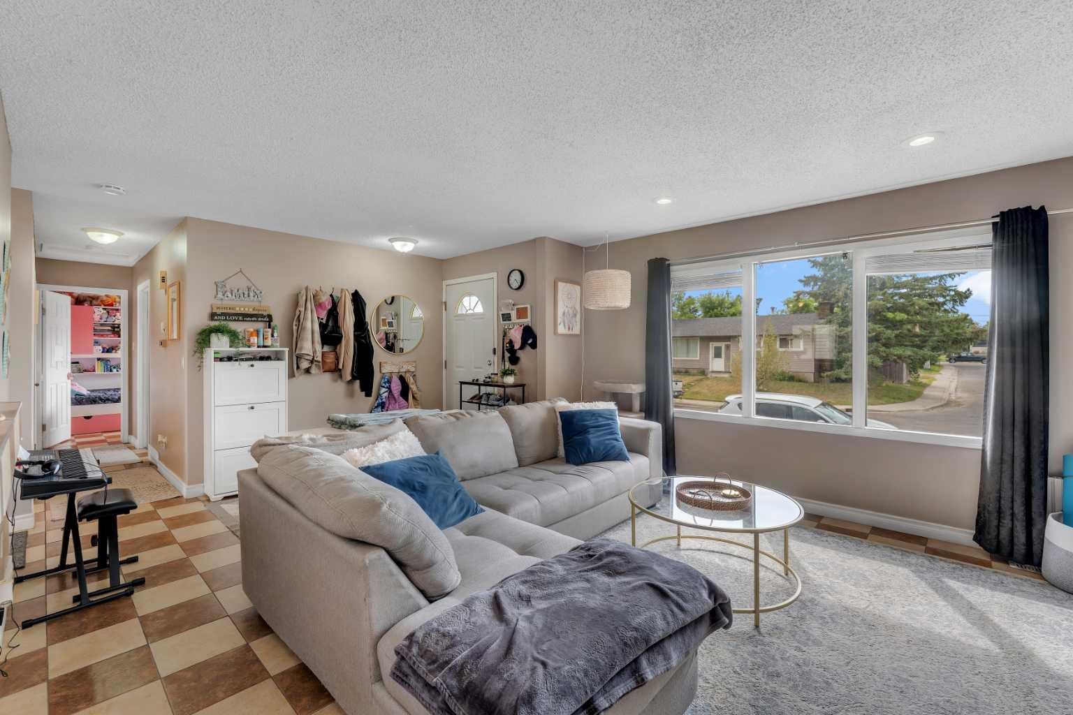 112 Penmeadows Close SE
