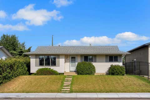Photo of 112 Penmeadows Close SE, Calgary, AB T2A 3S2 (MLS # A2335551)