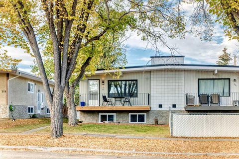 516 72 Avenue NW Calgary AB T2K 0P2