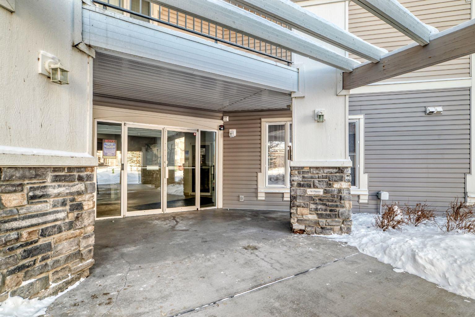 333 Taravista Drive NE 2202