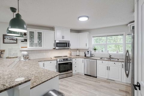 40 Parkridge View SE 201 Calgary AB T2J 7G6