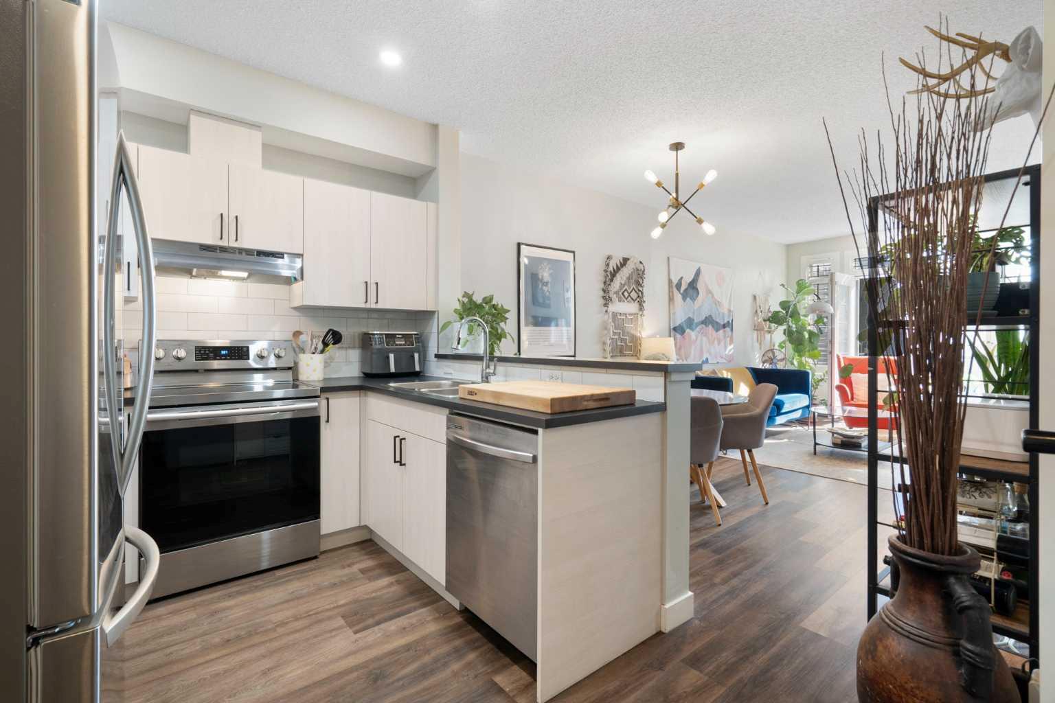 1000 15 Avenue SW 303