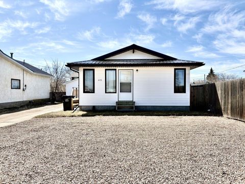 Photo of 413 2 Avenue E, Oyen, AB T0J 2J0 (MLS # A2329279)