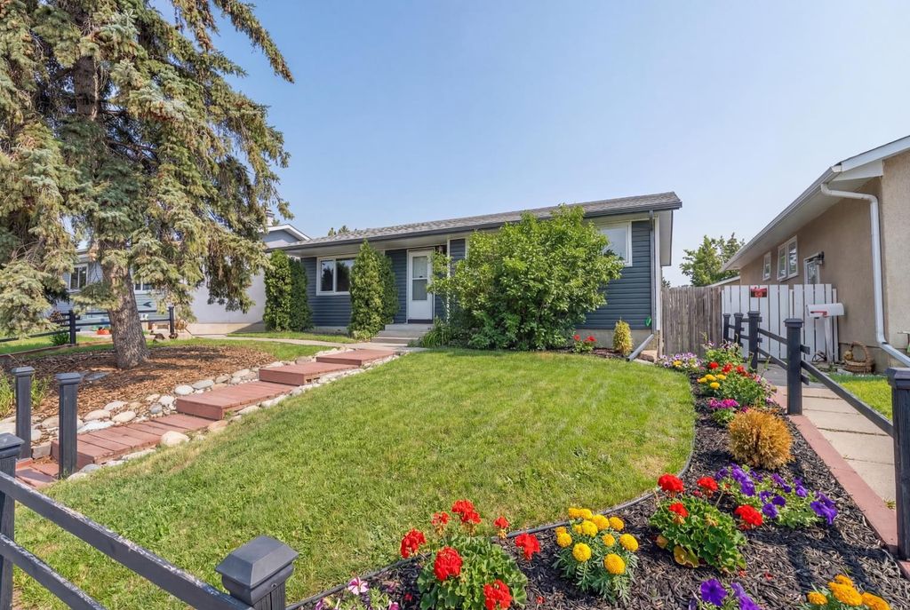 Photo of 724 Pinecliff Road NE, Calgary, AB T1Y 3X1 (MLS # A2282722)