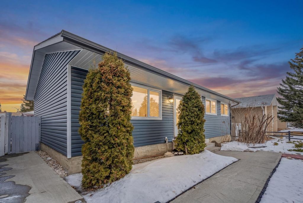 Photo of 724 Pinecliff Road NE, Calgary, AB T1Y 3X1 (MLS # A2282722)