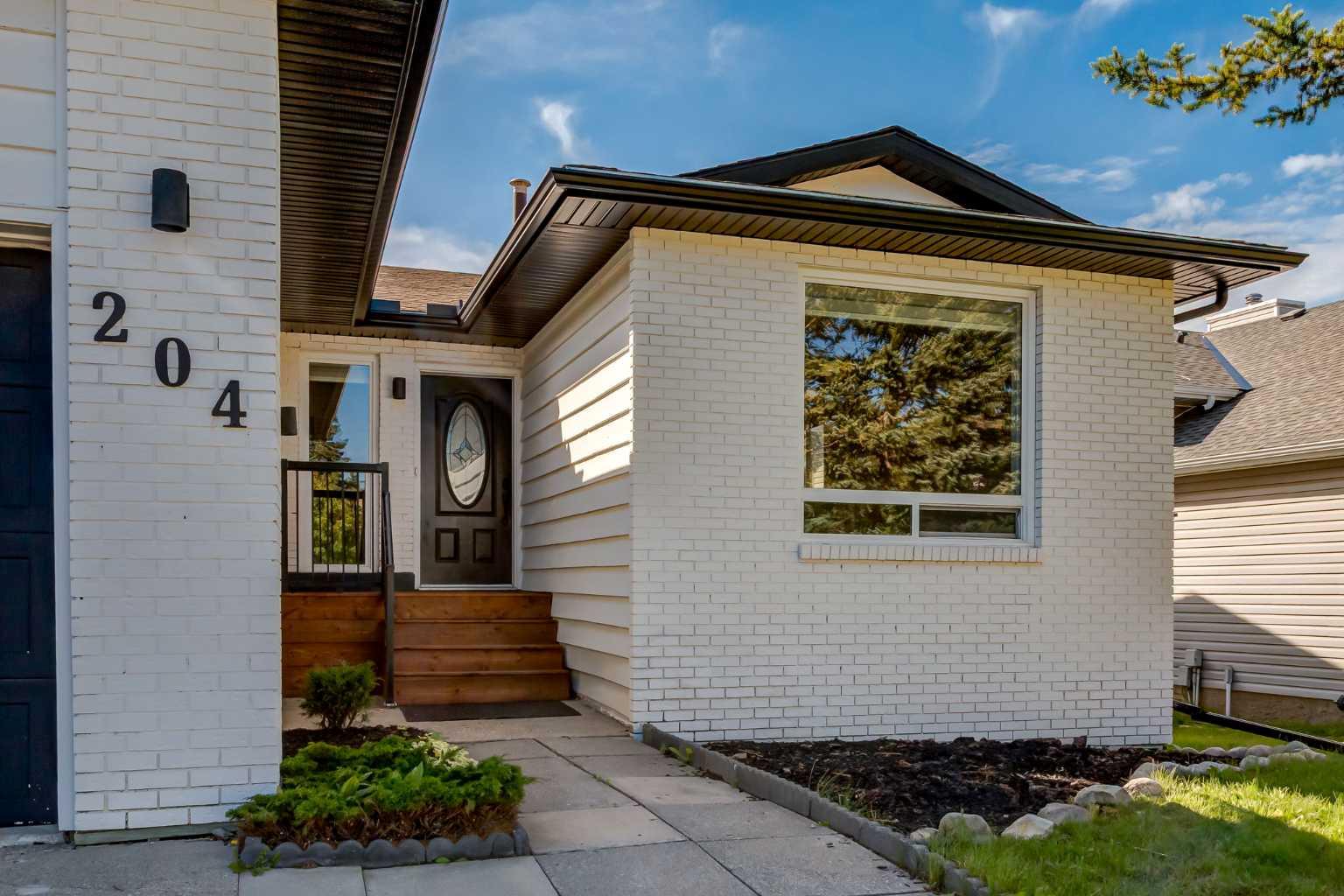 204 Hawkhill Way NW