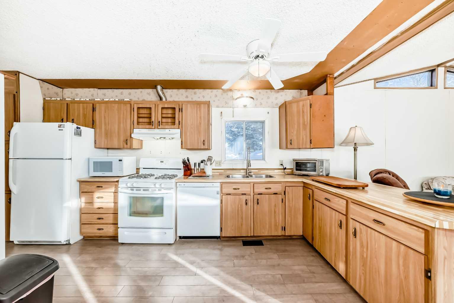 3227 Burroughs Manor NE