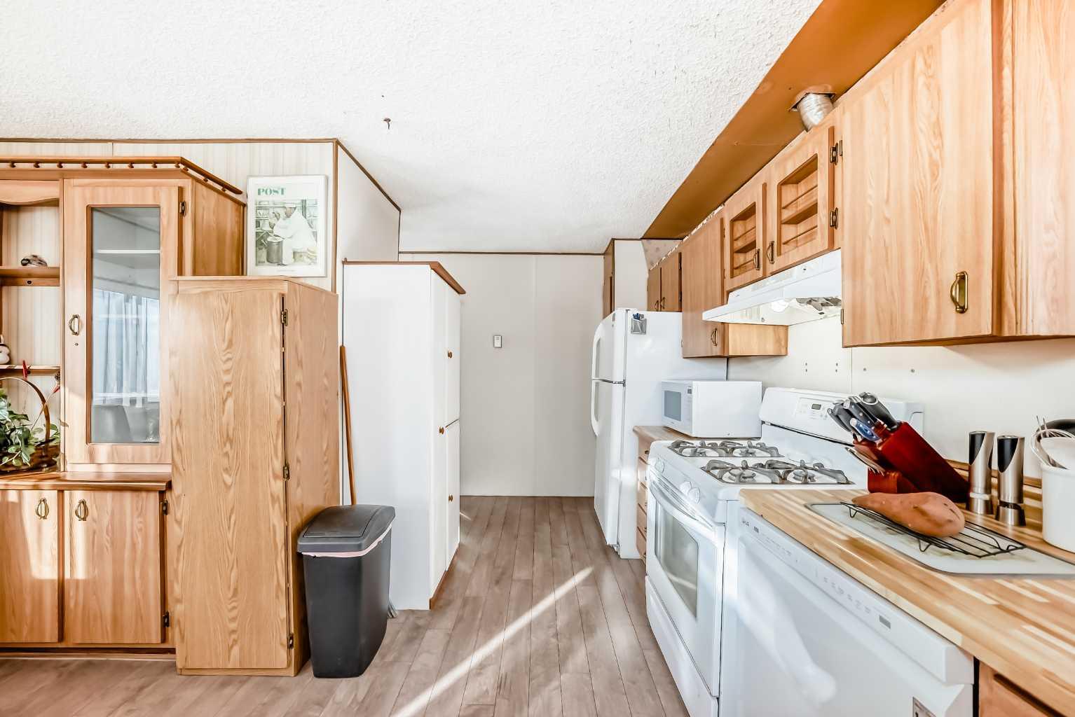 3227 Burroughs Manor NE