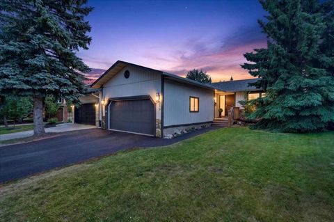 Photo of 756 Strathcona Drive SW, Calgary, AB T3H 1S1 (MLS # A2327529)