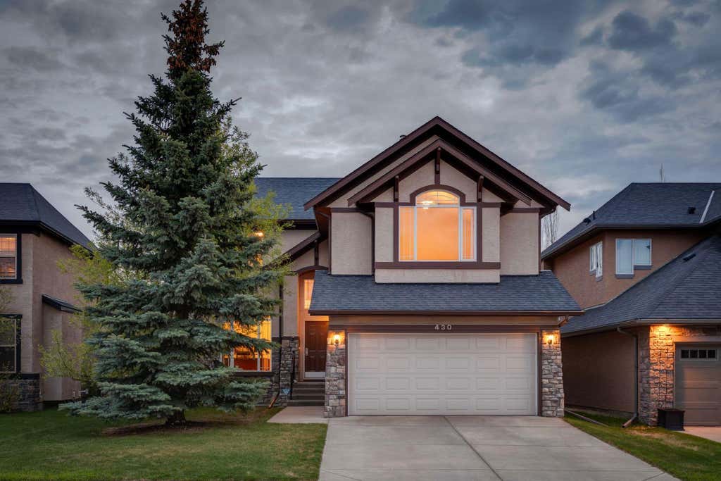 Photo of 430 Discovery Ridge Boulevard SW, Calgary, AB T3H 5T7 (MLS # A2315500)