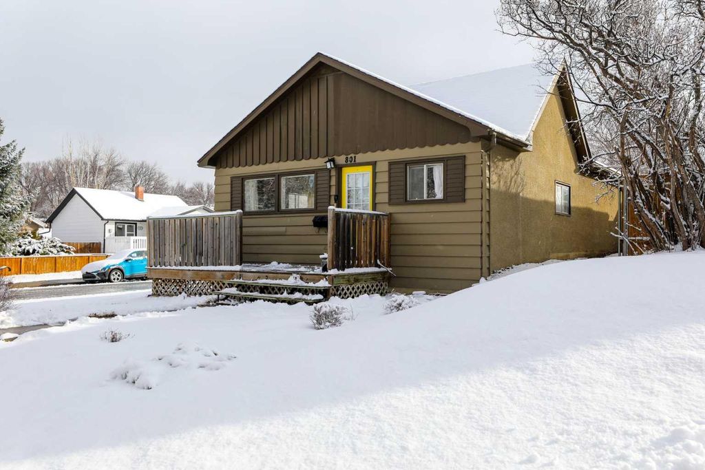 Photo of 801 15 Street S, Lethbridge, AB T1J 3A3 (MLS # A2291888)