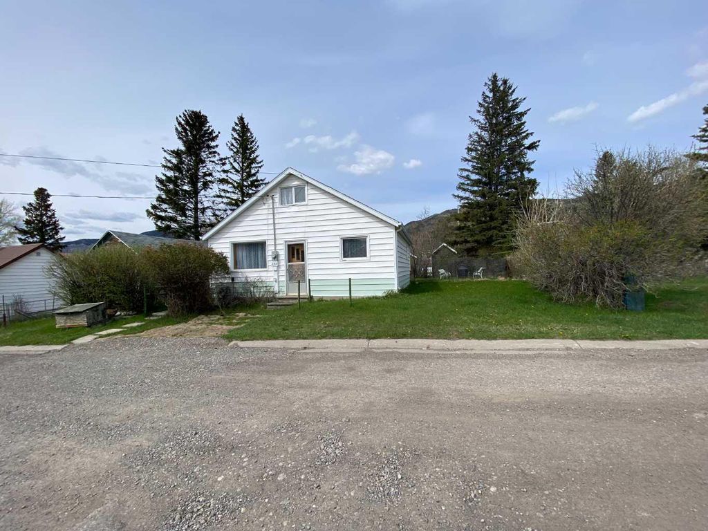 Photo of 2314 215 Street, Bellevue, AB T0K 0C0 (MLS # A2309896)