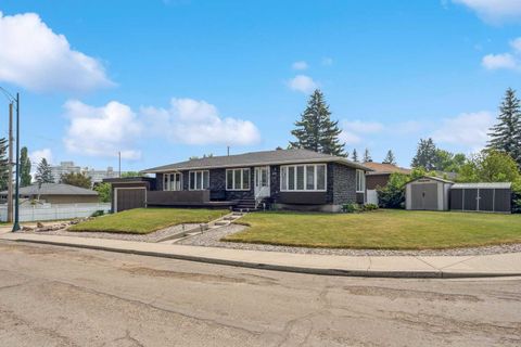 Photo of 25 Manor Road SW, Calgary, AB T2V 2A1 (MLS # A2312510)