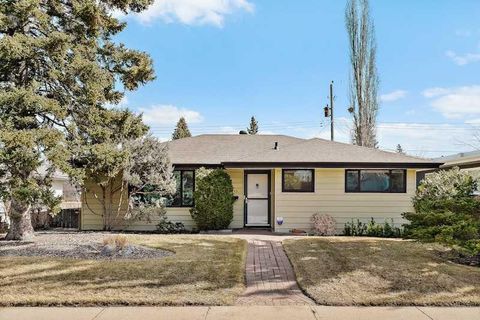 Photo of 5811 Londonderry Crescent SW, Calgary, AB T3E 5X7 (MLS # A2302818)