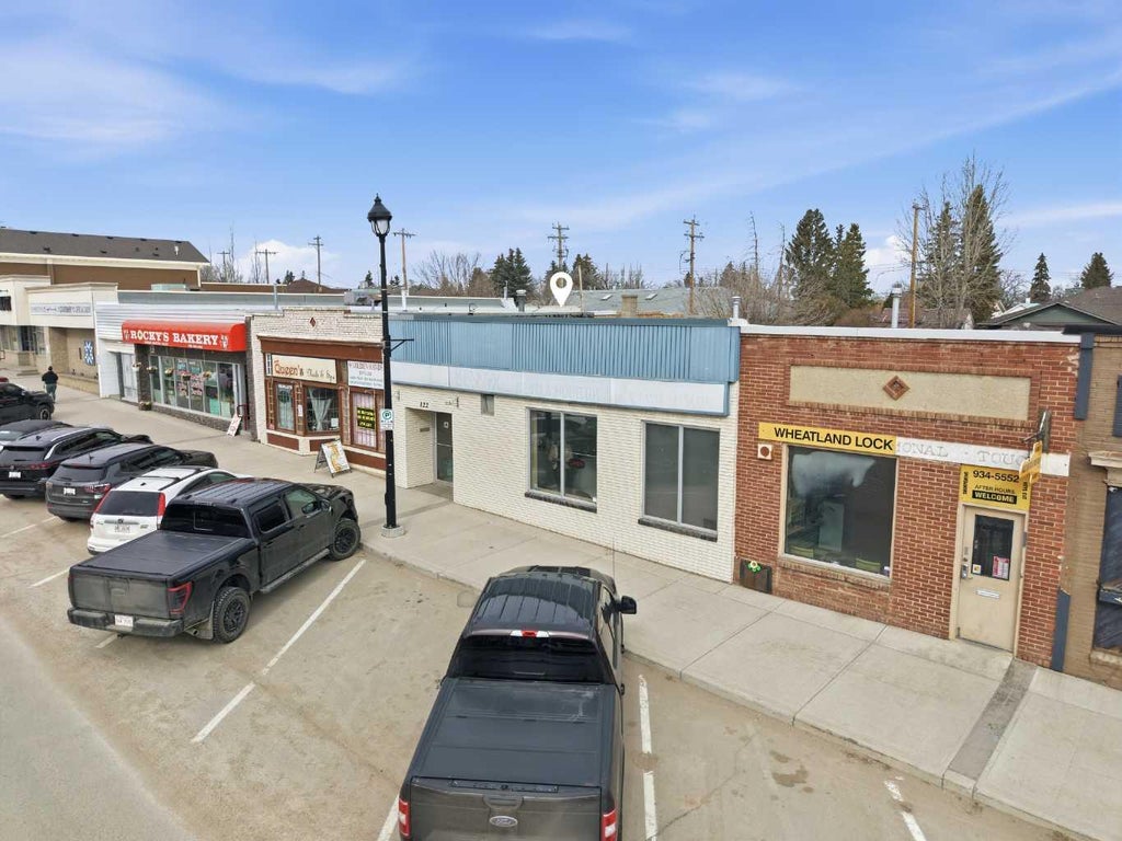 Photo of 122 2 Avenue, Strathmore, AB T1P 1K1 (MLS # A2332271)