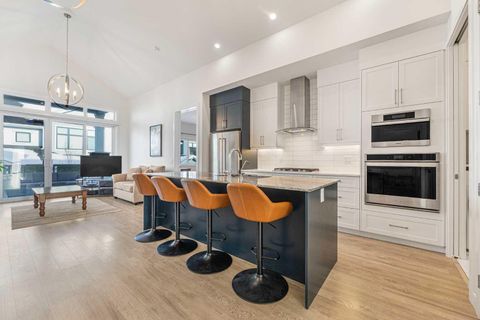 12572 Crestmont Boulevard SW Calgary AB T3B 6J5