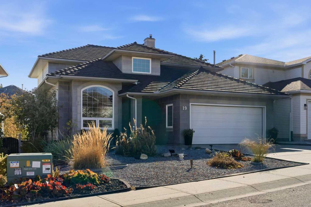 Photo of 19 Sceptre Close NW, Calgary, AB T3L 1X8 (MLS # A2266263)