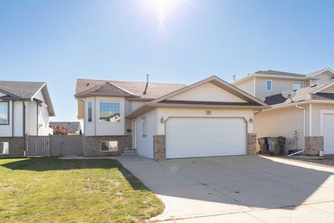 Photo of 593 Stark Way SE, Medicine Hat, AB T1B 4P6 (MLS # A2352845)