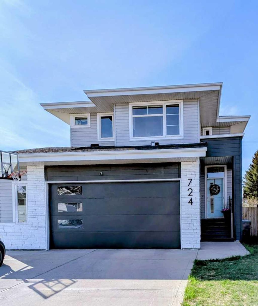 Photo of 724 Cypress Lane, Springbrook, AB T4S 0E5 (MLS # A2310735)