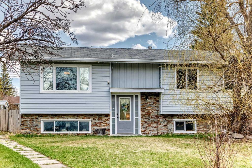 Photo of 3 Shannon Close, Olds, AB T4H 1C1 (MLS # A2309426)