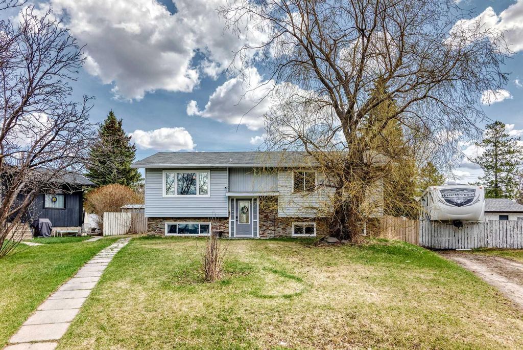 Photo of 3 Shannon Close, Olds, AB T4H 1C1 (MLS # A2309426)