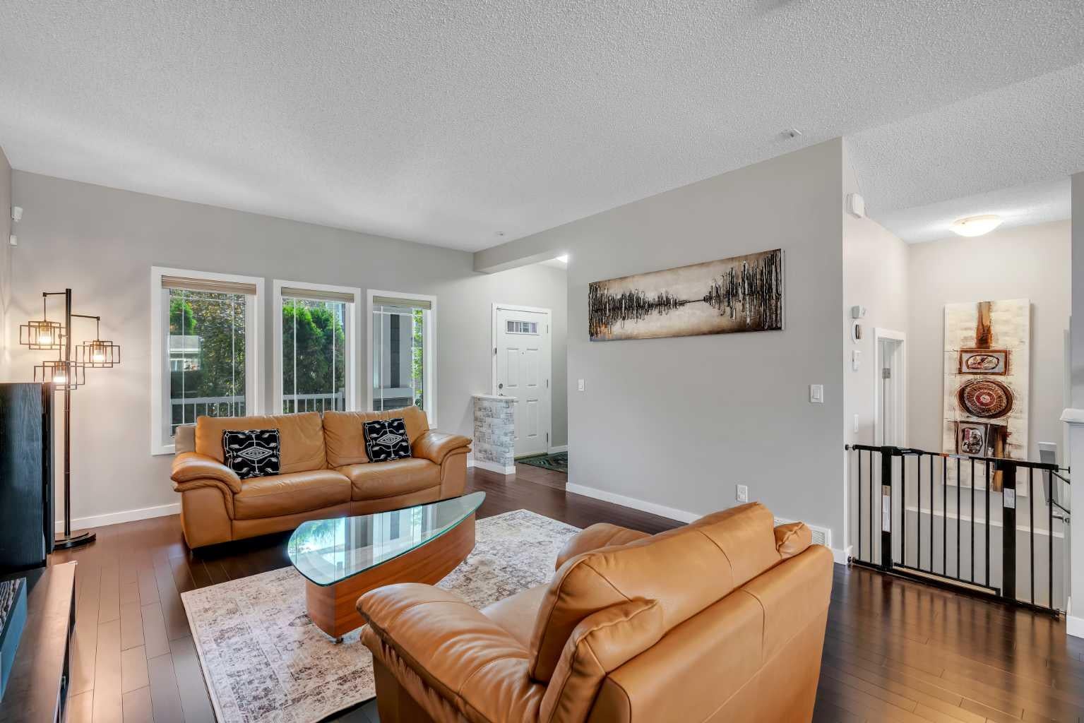 72 Redstone Common NE