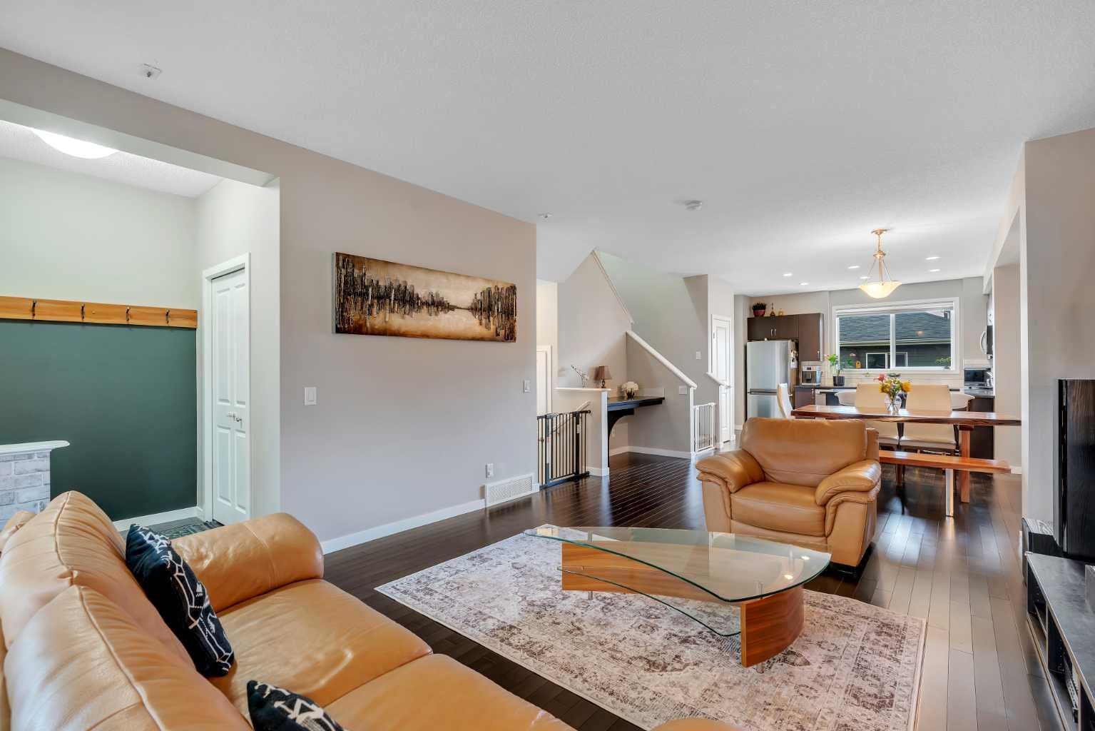 72 Redstone Common NE
