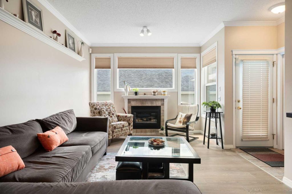 Photo of 25 Prestwick Park SE, Calgary, AB T2Z 3V3 (MLS # A2326356)