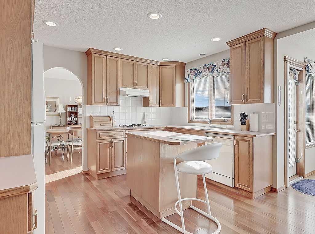 352 Macewan Park View NW