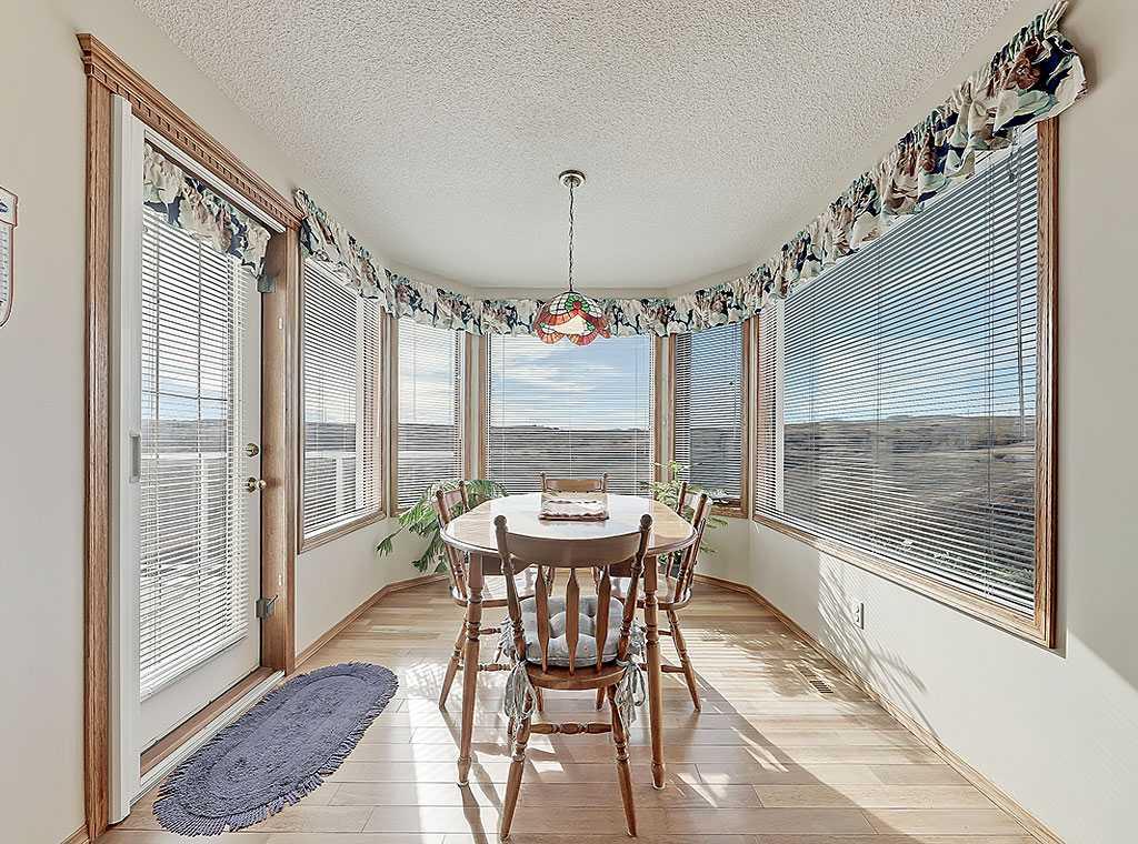 352 Macewan Park View NW