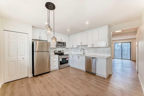 1515 Falconridge Drive NE 32 Calgary AB T3J 1J8