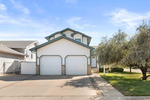 Photo of 97 Stanfield Way SE, Medicine Hat, AB T1B 4J4 (MLS # A2339335)