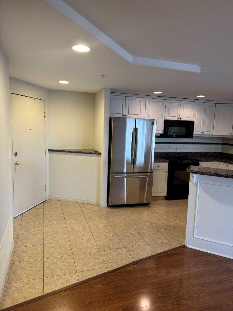 683 10 Street SW 2003