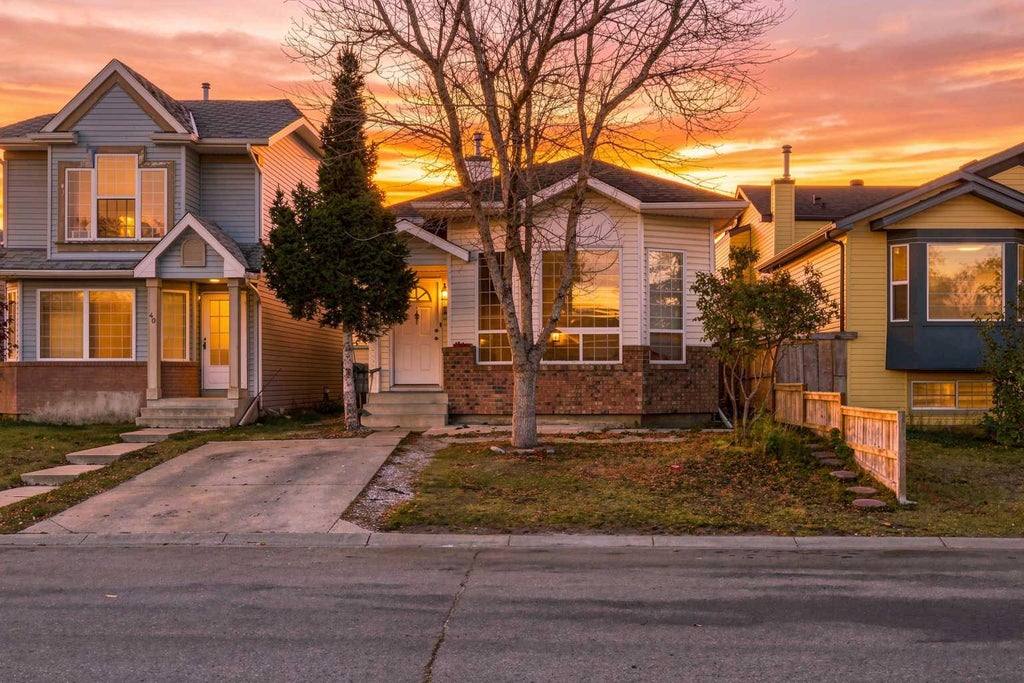 Photo of 36 Martin Crossing Manor NE, Calgary, AB T3J 3R6 (MLS # A2354374)
