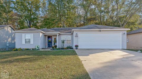 Photo of 604 Elizabeth Drive, Paragould, AR 72450 (MLS # 10125690) Photo of 604 Elizabeth Drive, Paragould, AR 72450 (MLS # 10125690)