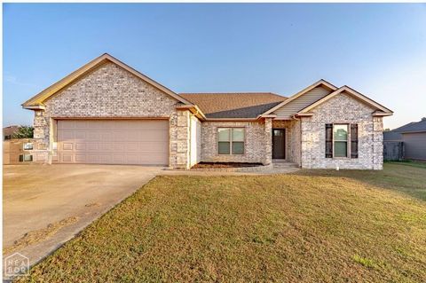 Photo of 1116 Gregory Court, Jonesboro, AR 72405 (MLS # 10125629) Photo of 1116 Gregory Court, Jonesboro, AR 72405 (MLS # 10125629)