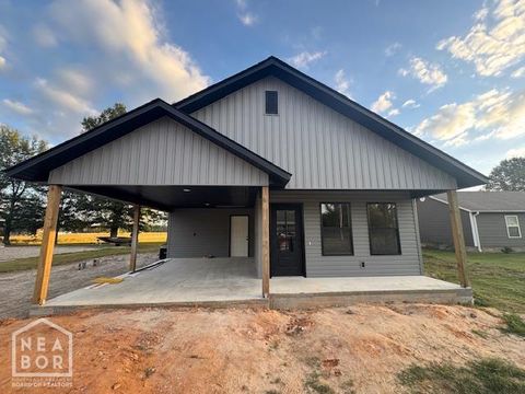 Photo of 233 Lois Lane, Paragould, AR 72450 (MLS # 10125161)