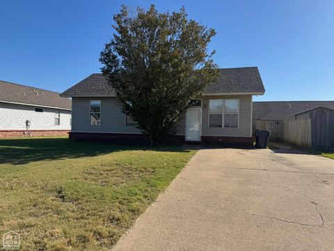 Photo of 1824 Dara Drive, Jonesboro, AR 72401 (MLS # 10125557)