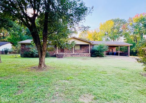 Photo of 901 Hester Street, Jonesboro, AR 72401 (MLS # 10125172)
