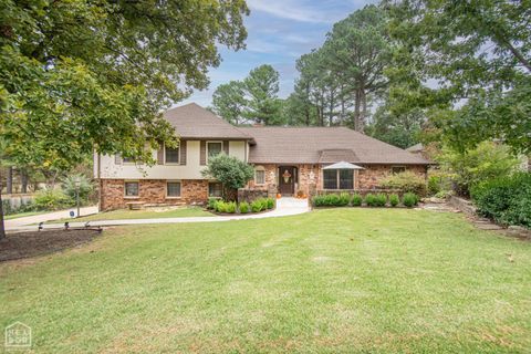 Photo of 2204 Indian Trails Street, Jonesboro, AR 72401 (MLS # 10125621)