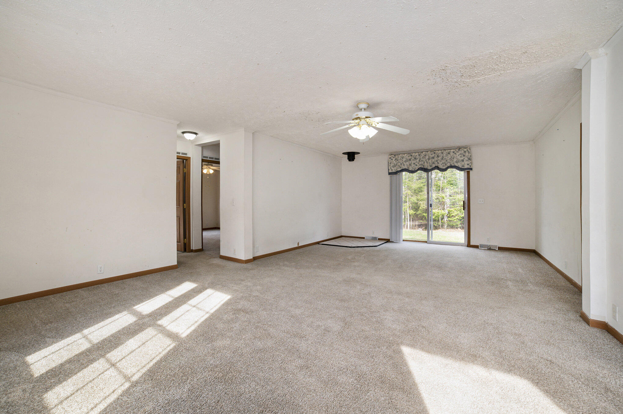 Cheboygan, Michigan 49721, United States, 3 Bedrooms Bedrooms, ,2 BathroomsBathrooms,Residential,Contingent,45594