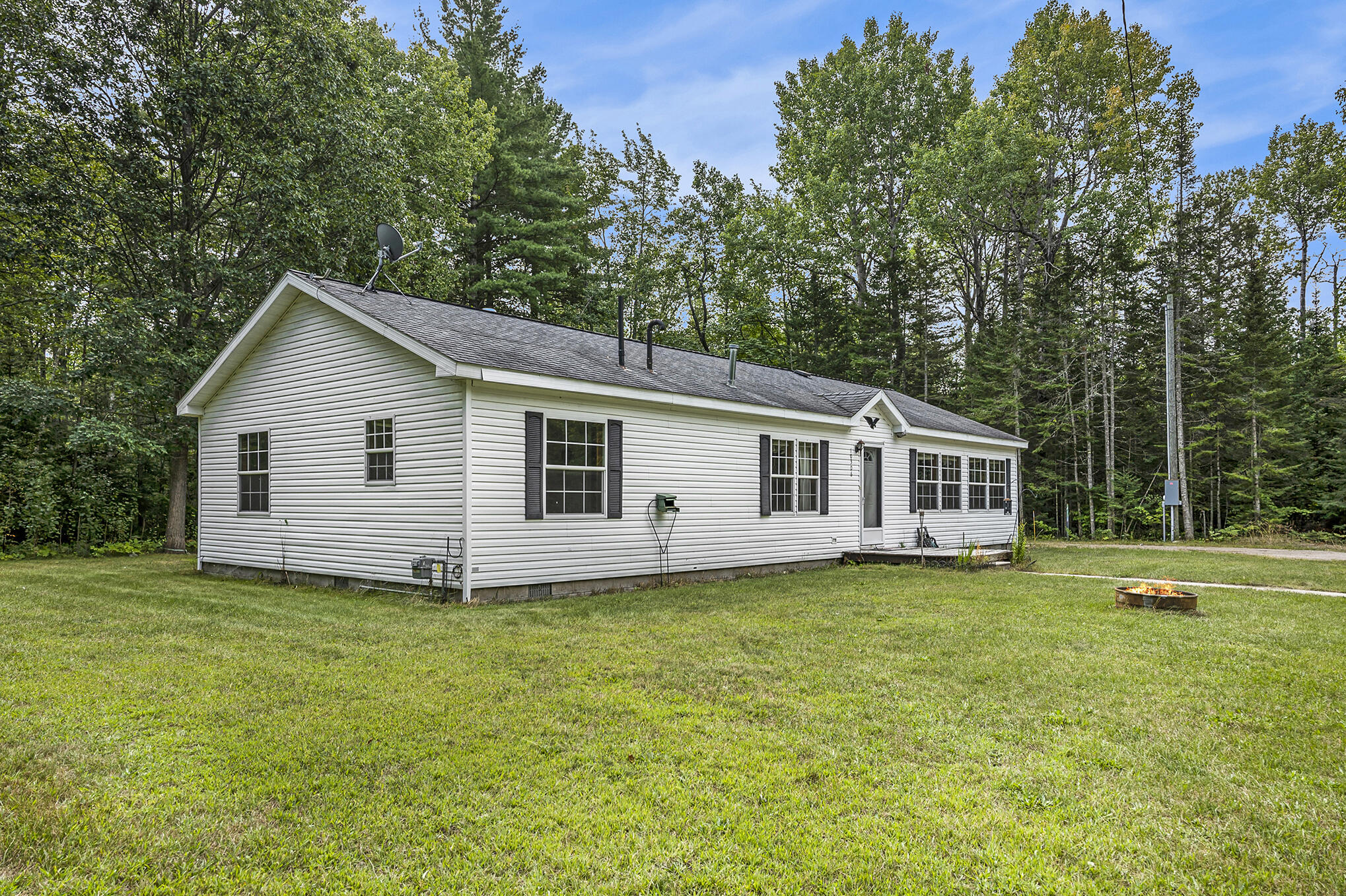 Cheboygan, Michigan 49721, United States, 3 Bedrooms Bedrooms, ,2 BathroomsBathrooms,Residential,Contingent,45594