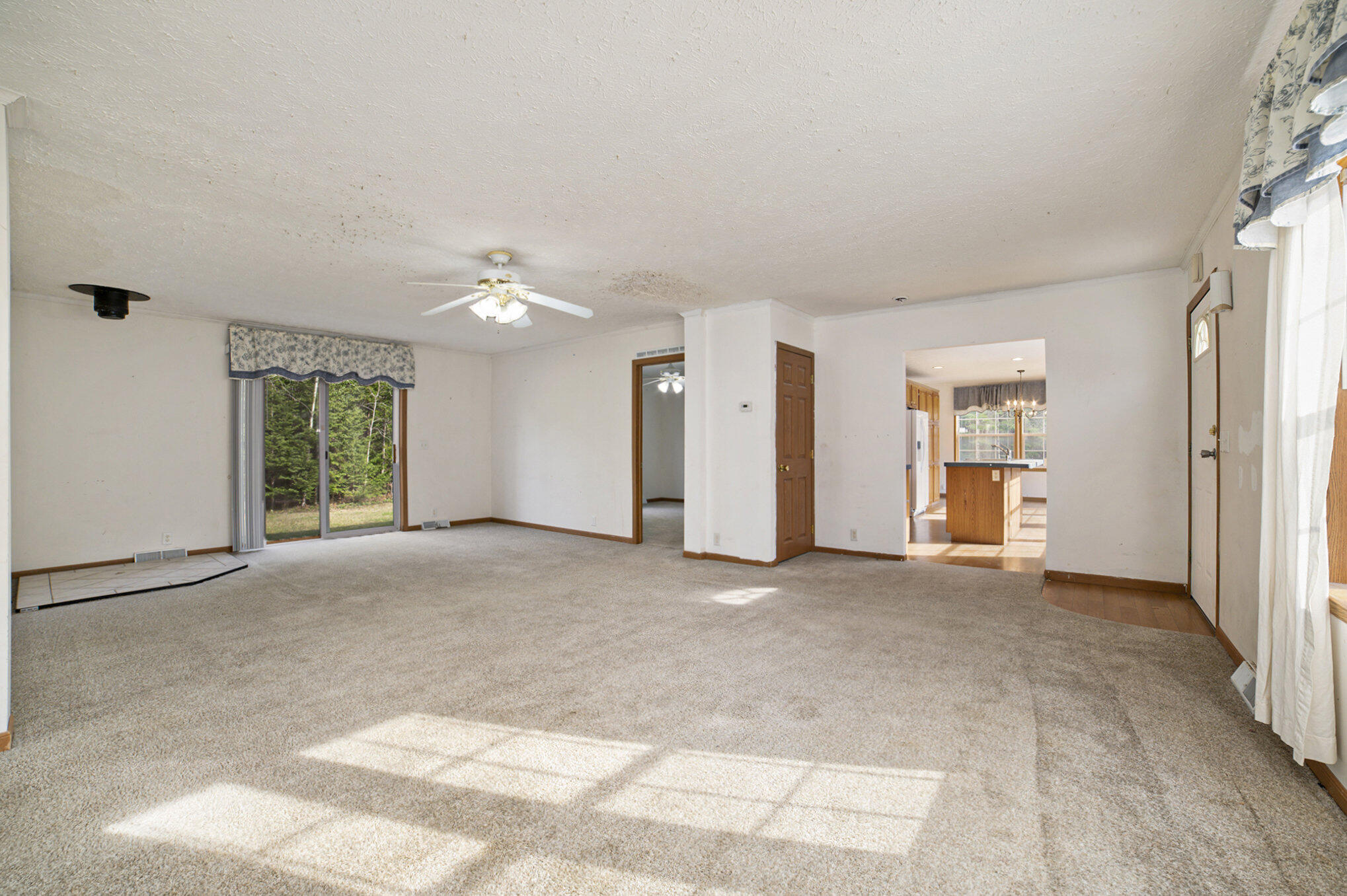 Cheboygan, Michigan 49721, United States, 3 Bedrooms Bedrooms, ,2 BathroomsBathrooms,Residential,Contingent,45594