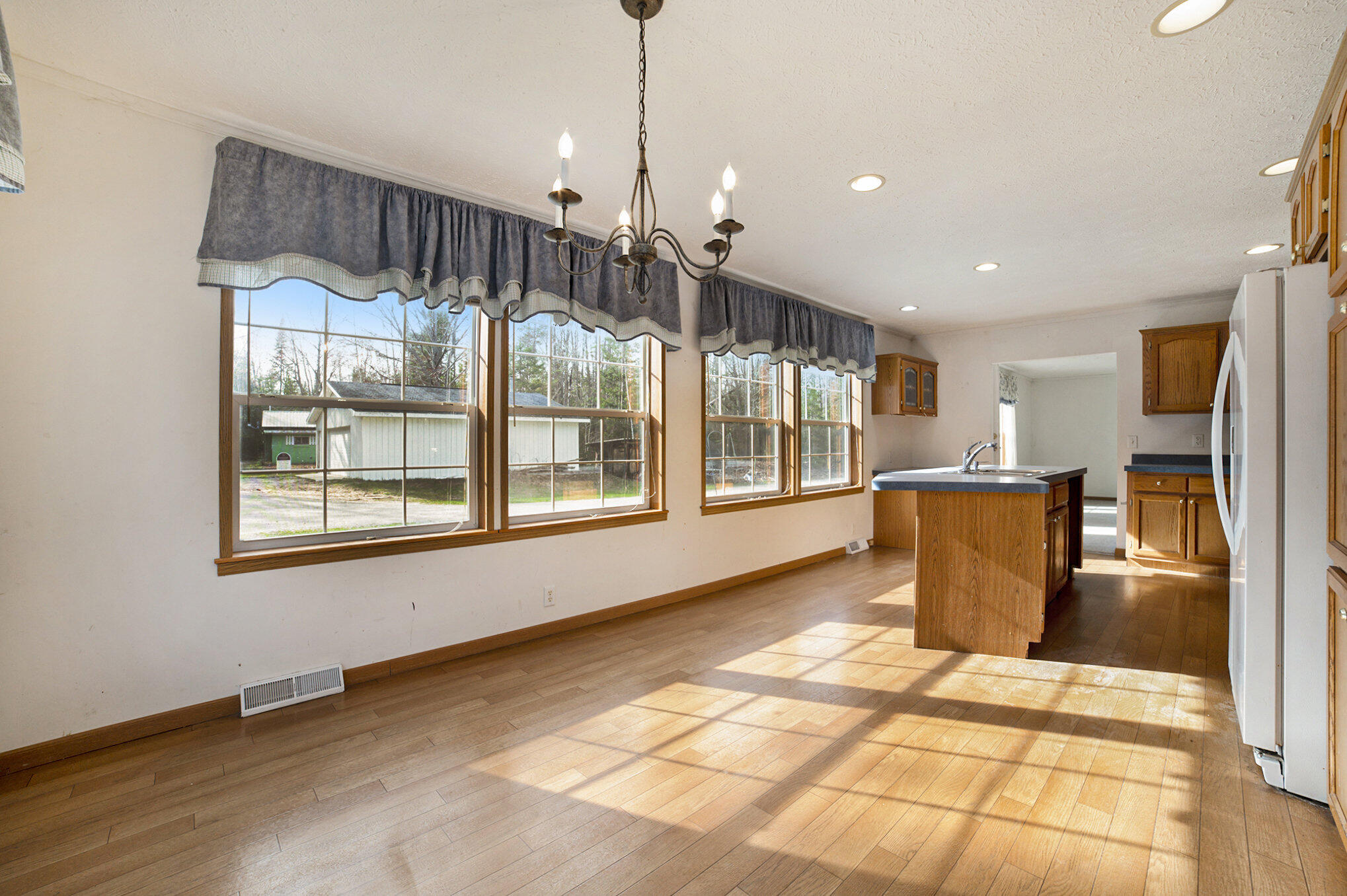 Cheboygan, Michigan 49721, United States, 3 Bedrooms Bedrooms, ,2 BathroomsBathrooms,Residential,Contingent,45594