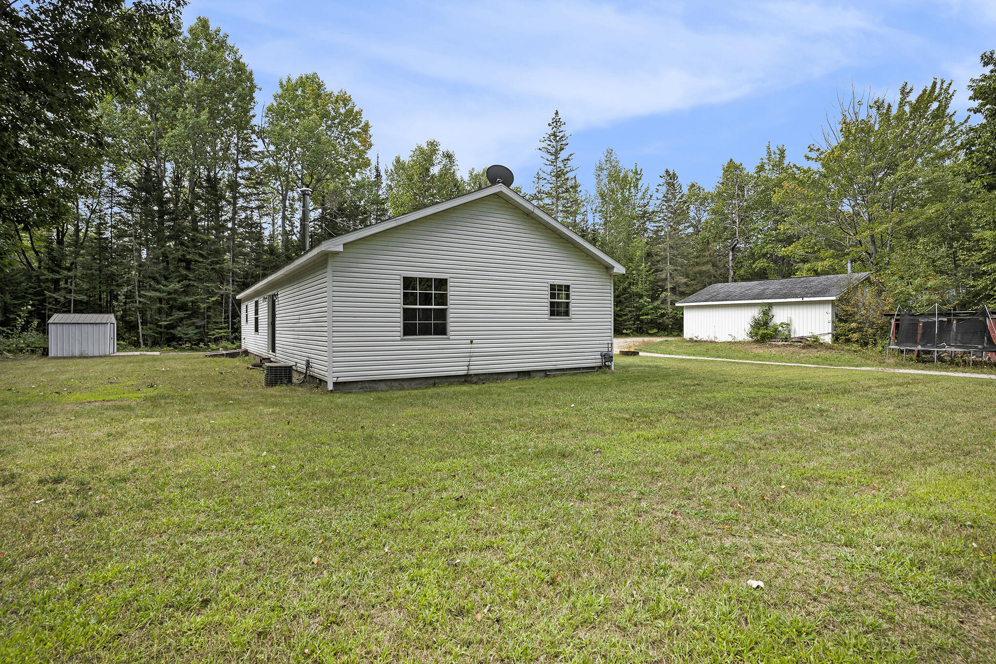 Cheboygan, Michigan 49721, United States, 3 Bedrooms Bedrooms, ,2 BathroomsBathrooms,Residential,Contingent,45594