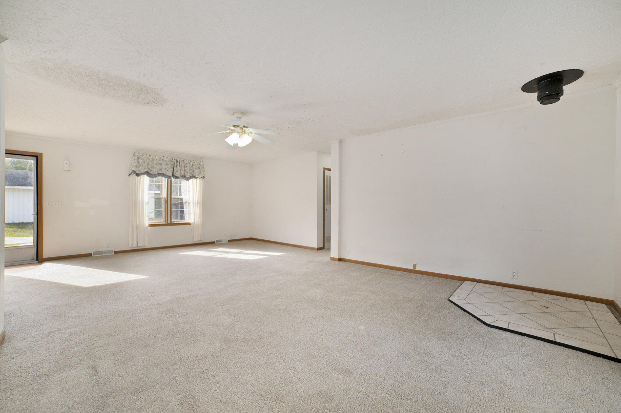 Cheboygan, Michigan 49721, United States, 3 Bedrooms Bedrooms, ,2 BathroomsBathrooms,Residential,Contingent,45594