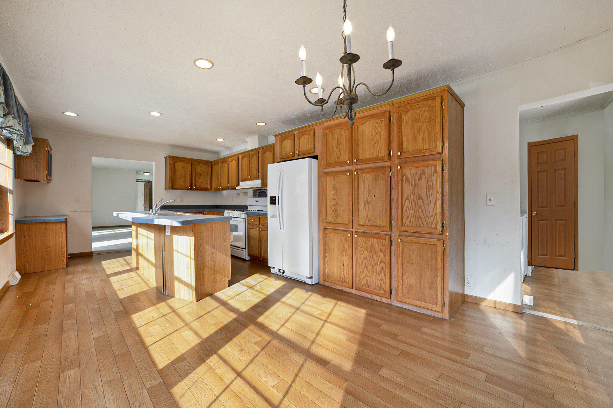 Cheboygan, Michigan 49721, United States, 3 Bedrooms Bedrooms, ,2 BathroomsBathrooms,Residential,Contingent,45594