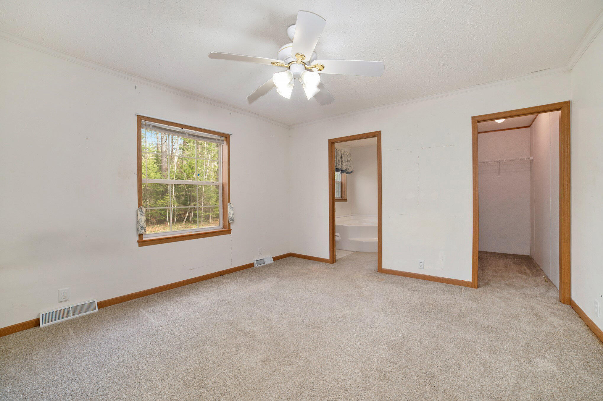 Cheboygan, Michigan 49721, United States, 3 Bedrooms Bedrooms, ,2 BathroomsBathrooms,Residential,Contingent,45594